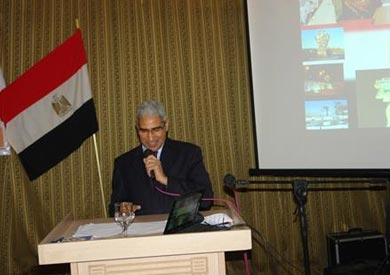 رئيس جامعة جنوب الوادي، د. عباس منصور